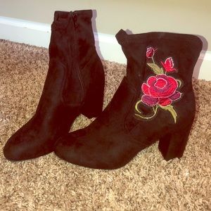 Candies brand suede boots with rose decal